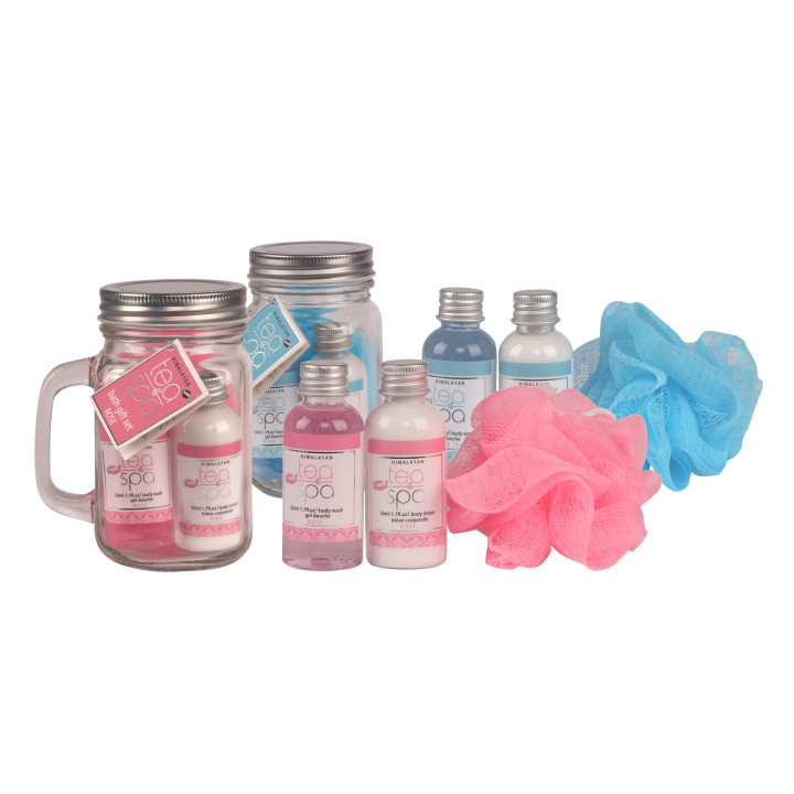 Coffret de bain avec une fleur de douche et son mug en verre